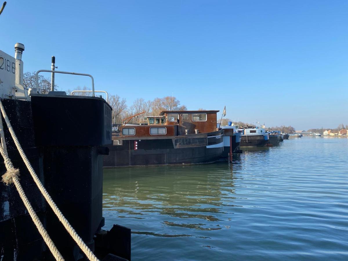 דואי Peniche "Louise Michel" Sejournez Dans L'Appartement Du Capitaine, Offrez Vous Une Experience Inoubliable Au Fil De L'Eau מראה חיצוני תמונה