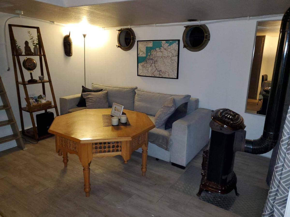 דואי Peniche "Louise Michel" Sejournez Dans L'Appartement Du Capitaine, Offrez Vous Une Experience Inoubliable Au Fil De L'Eau מראה חיצוני תמונה